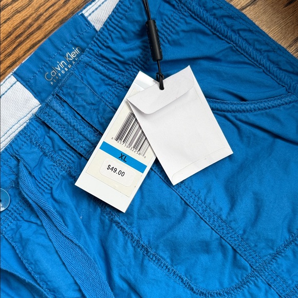 Calvin Klein Bright Blue Cargo Bermudas - Picture 2 of 3